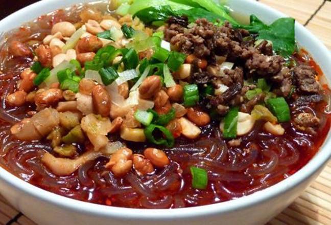 酸辣粉 Sour and Spicy Sweet Potato Vermicelli with Soup